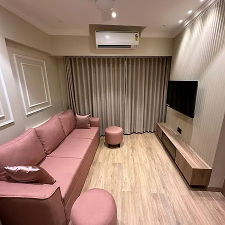 Rudraya Homes - Cozy Premium Serviced Khar - Next To Bandra *