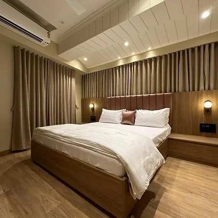 Rudraya Homes - Cozy Premium Serviced Khar - Next To Bandra Apartment Mumbai