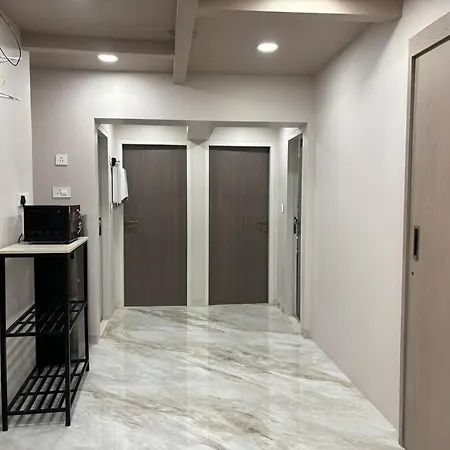 Downtown 4 Bedroom, Mahalakshmi 2101 *