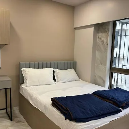 Downtown 4 Bedroom, Mahalakshmi 2101 Apartment