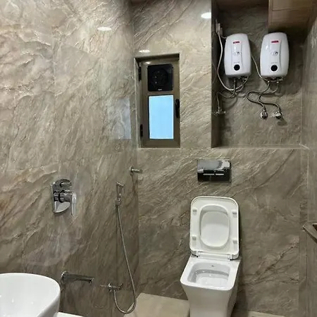Downtown 4 Bedroom, Mahalakshmi 2101 *