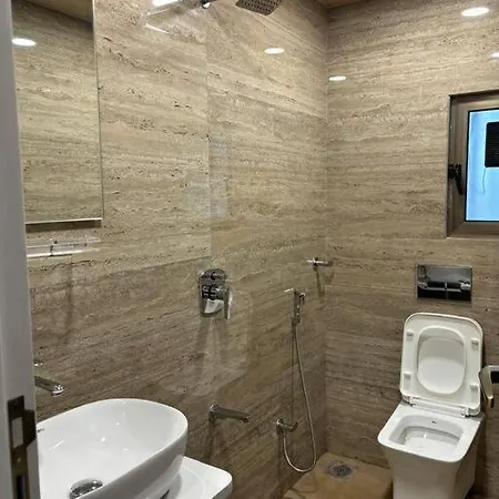 Downtown 4 Bedroom, Mahalakshmi 2101