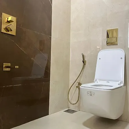 Apartment 3bhk Santacruz, Mumbai, 804 *
