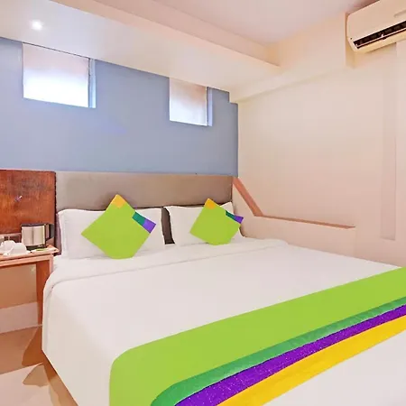 Glitz The Pacific - Nr Solitaire Corporate Park 3*