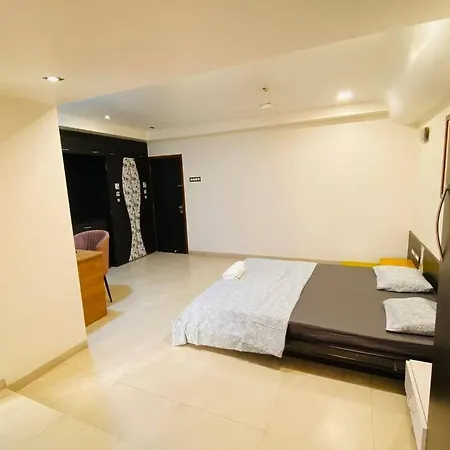 Apartment Green