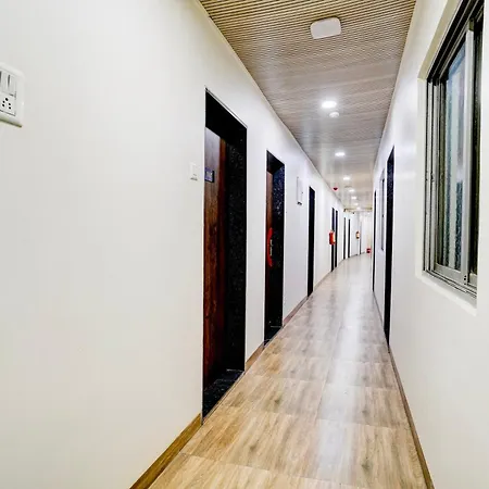 Hotel Super Collection O Ulife