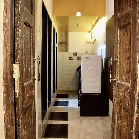 Hostel Gosolo Bandra Mumbai