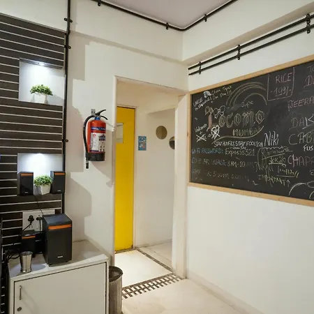 Locomo Hostel Express - Stay Work Eat * Mumbai