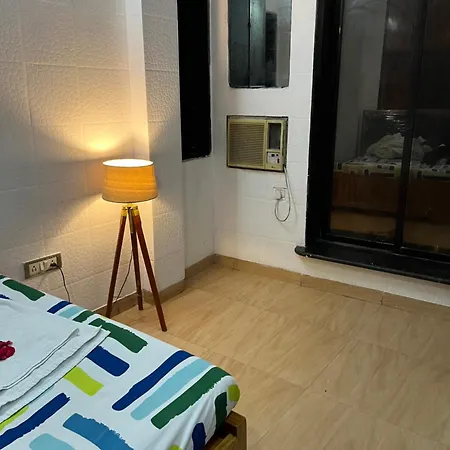 Apartment Budget Friendly 2bhk Flat At Pali Hill Bandra