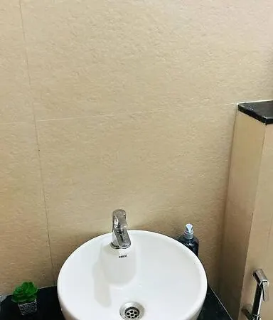 Cozy 1bhk Near Nesco, J Pmorgan