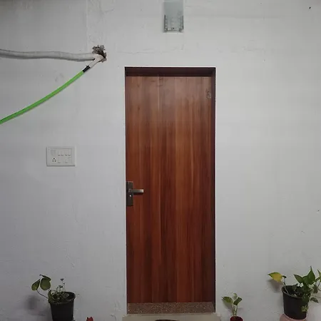 Homestay Ebony - Ac, Kitchenette, Ensuite, Independent Mumbai