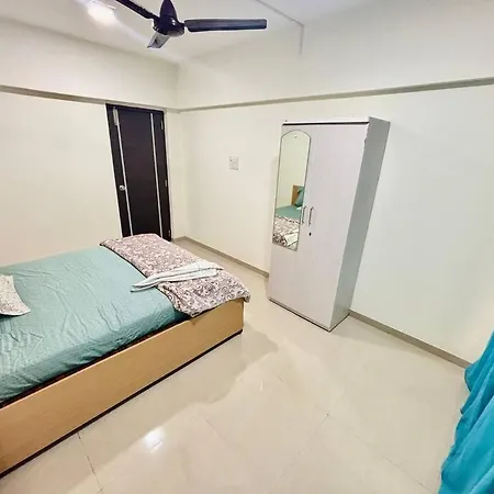 Jericho Apartment *
