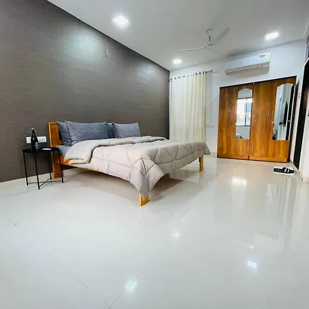 Luxe-bnb Near Airport Homestay *