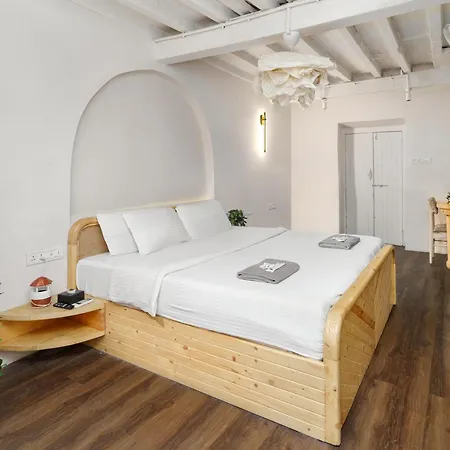 Zoe 1bhk Bandra W By The Company