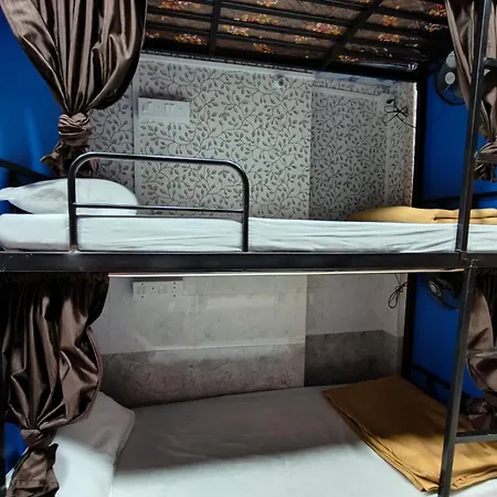 Hostel Rameshwar - Parle Highway *