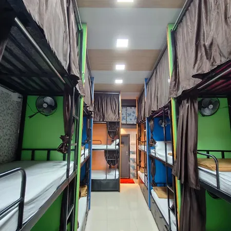 Hostel Rameshwar - Parle Highway *