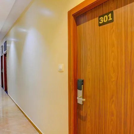 Hotel Fabexpress Colaba Grand - 700m From Gateway Of India