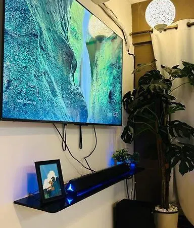 Cozy Corner Apartment *
