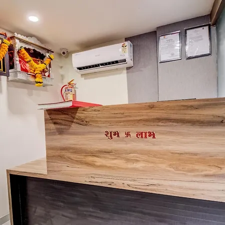 Oyo Flagship Qubic Hotel Mumbai