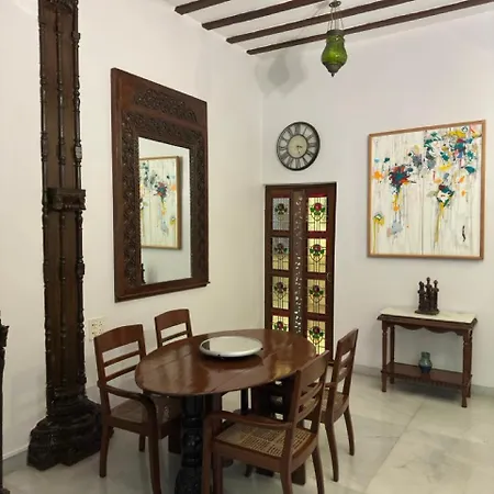 Shamrock Apartment *