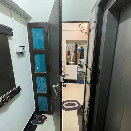 Apartment Shubhlaxmi With Sit Out - Linking Rd Mumbai