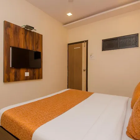 Hotel O Golden Nest Near Chhatrapati Shivaji International Airport 3*