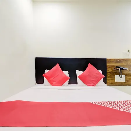O Tanvi Hotel *