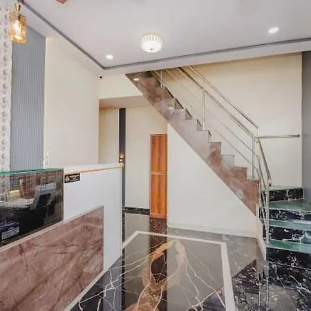 Golden Sands Aslpha Apartment *
