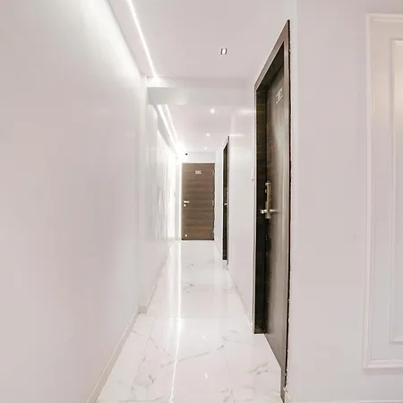 Fabhotel Peralz - Nr Boriwali Station Hotel