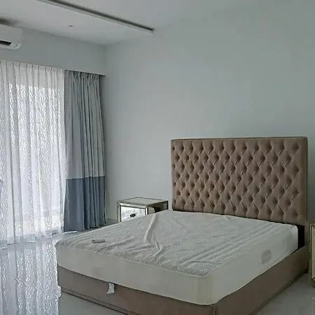 Apartment In Bandra - 4 Bhk - Topfloor