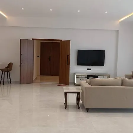Apartment In Bandra - 4 Bhk - Topfloor *