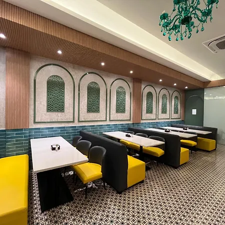 Esquire Near Bkc 3*