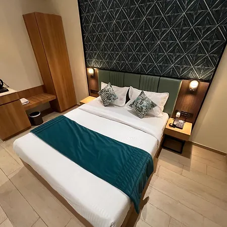 Hotel Esquire Near Bkc