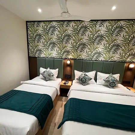 Hotel Esquire Near Bkc 3*