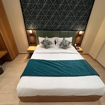 Hotel Esquire Near Bkc