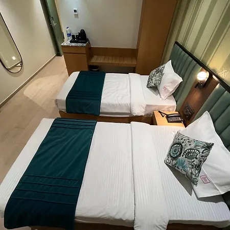 Esquire Near Bkc Hotel 3*