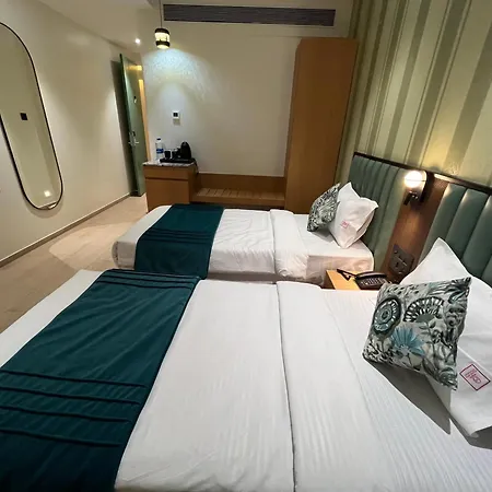 Hotel Esquire Near Bkc