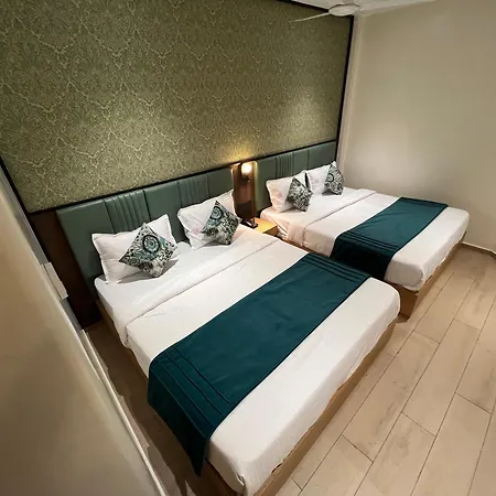 Esquire Near Bkc Hotel 3*