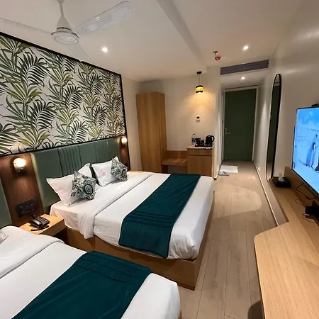 Hotel Esquire Near Bkc 3*