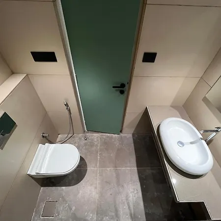 Hotel Esquire Near Bkc