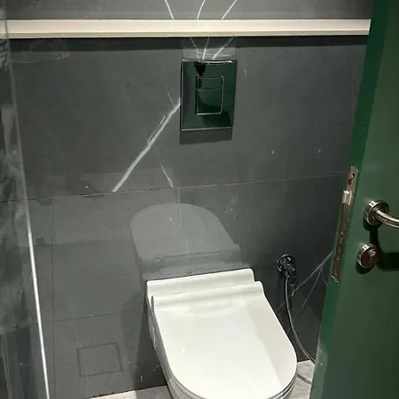 Hotel Esquire Near Bkc