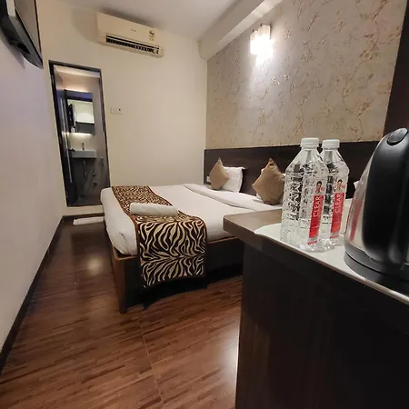 Hotel Maharana Chembur 2*