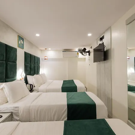 Larmont Luxury Hotel 3*