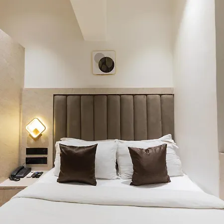 Hotel Larmont Luxury 3*