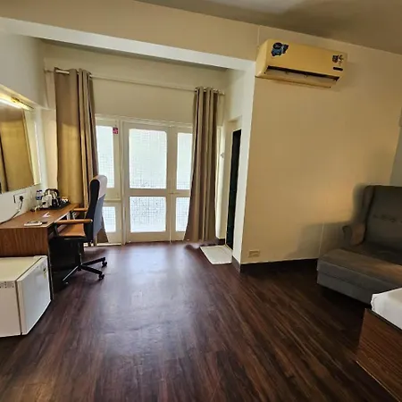 Hotel Country & By Turtle - Airport Mumbai