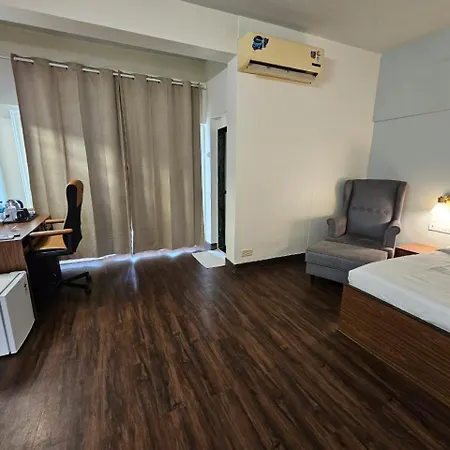 Hotel Country & By Turtle - Airport Mumbai