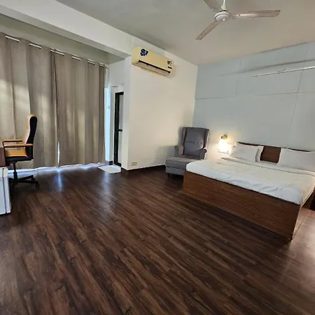 Hotel Country & By Turtle - Airport