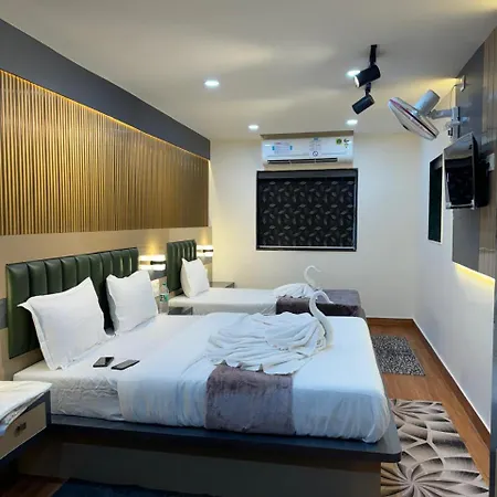 Yatri Cst Guest house *