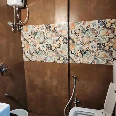 Guest house In Bb - Sinhassan