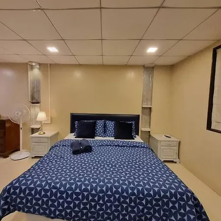 Apartment Arowana - Walk Away From Hill Road Bandra W Mumbai
